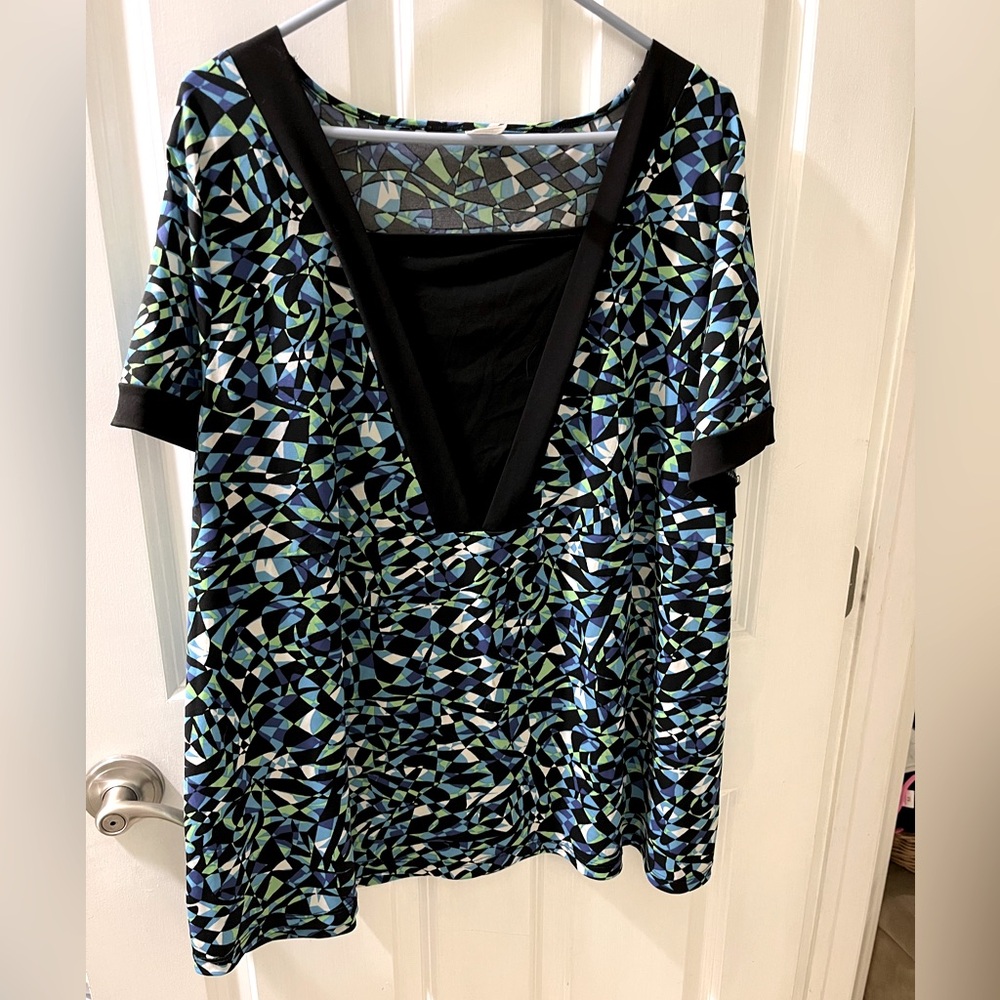 Women’s Geometric Patterned Top